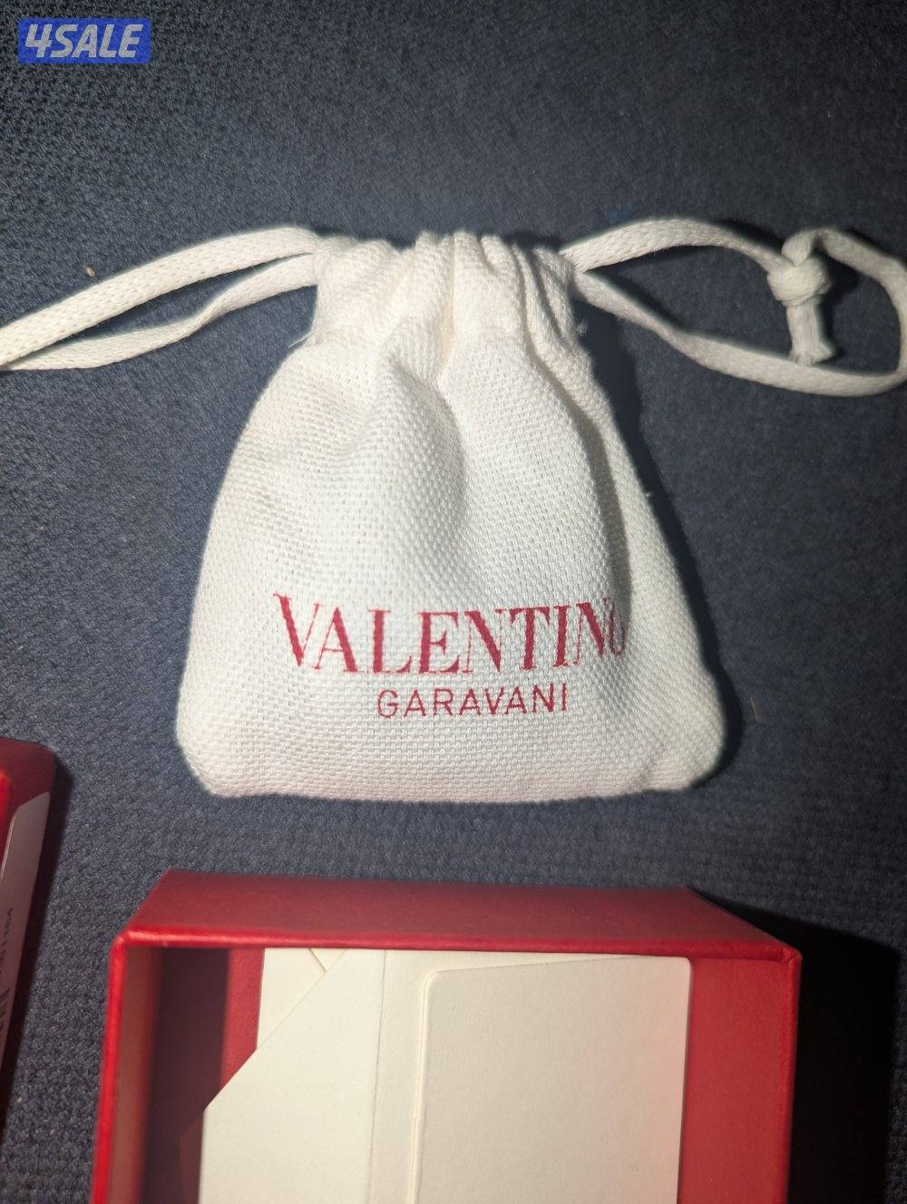 للبيع حلق أصلي من ماركة Valentino1