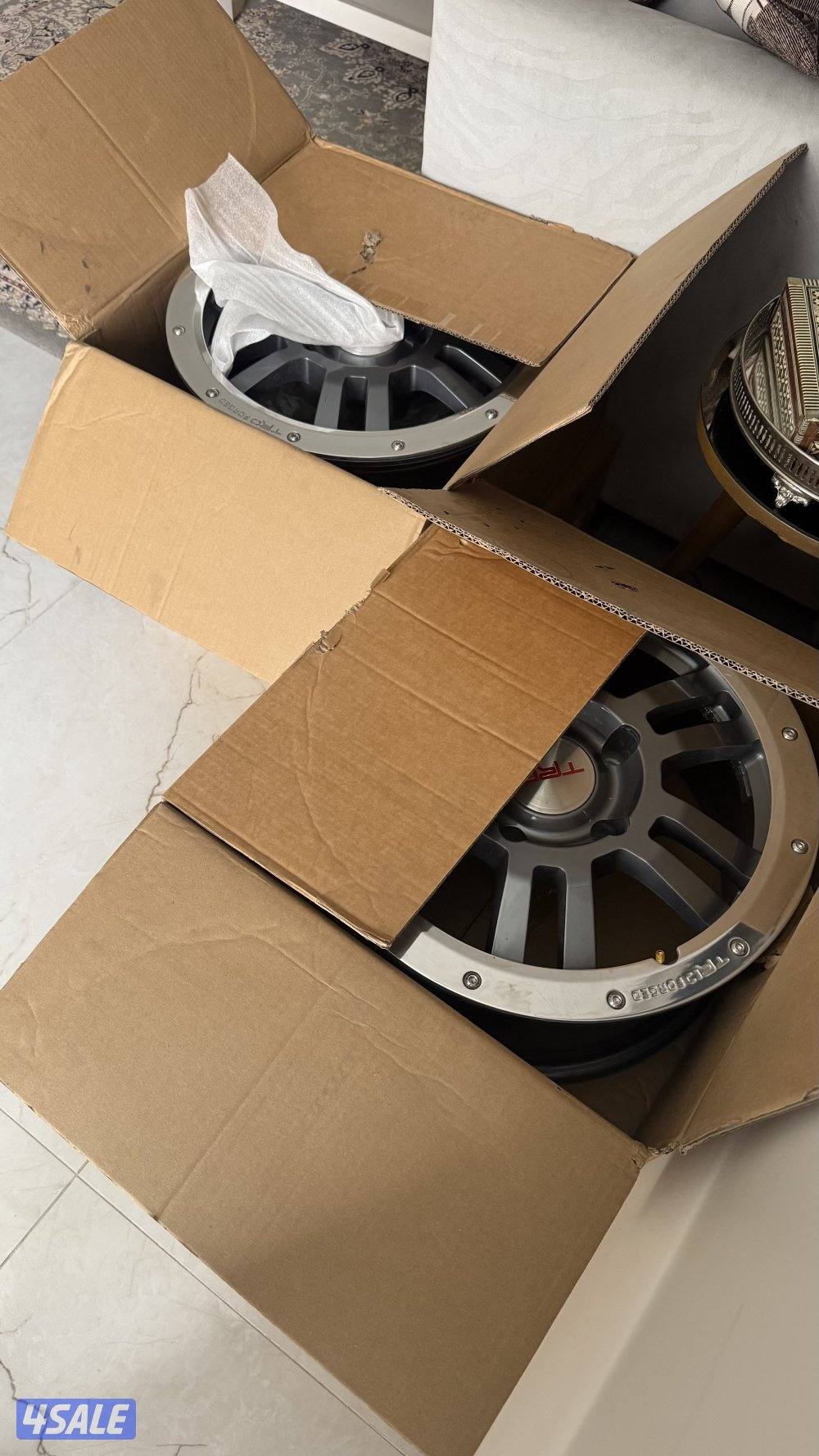 للبيع رنقات trd شبه جديده ماستخدمت الا اسبوع ونظاف جدا خمس براغي0