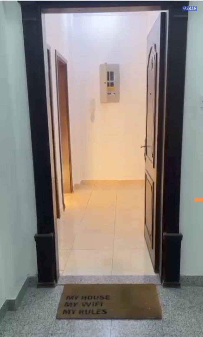 شقه مكونه 3غرف منها غرفه ماستر وحمام وصاله ومطبخ وغرفة عامل ه مع حمامه0