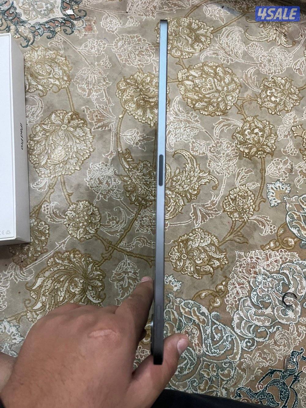 ايباد ابرو12.9قيقا 128 كامل أغراض نضيف حيل ولا ختش مو مبدل شي نضيف7