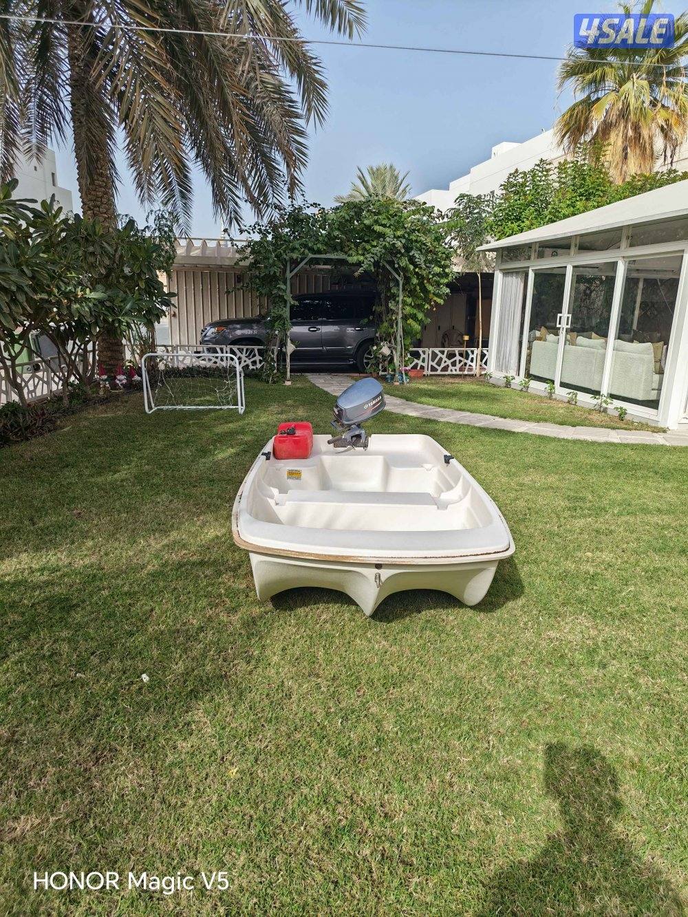 للبيع ماشوه 10 قدم أمريكي مع مكينه ياماها 5 حصان السعر 4003