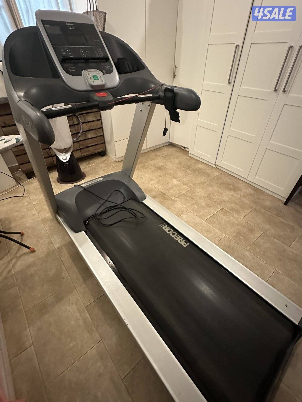 للبيع جهاز مشي وجري USA 932i يتحمل وزن181كجم0