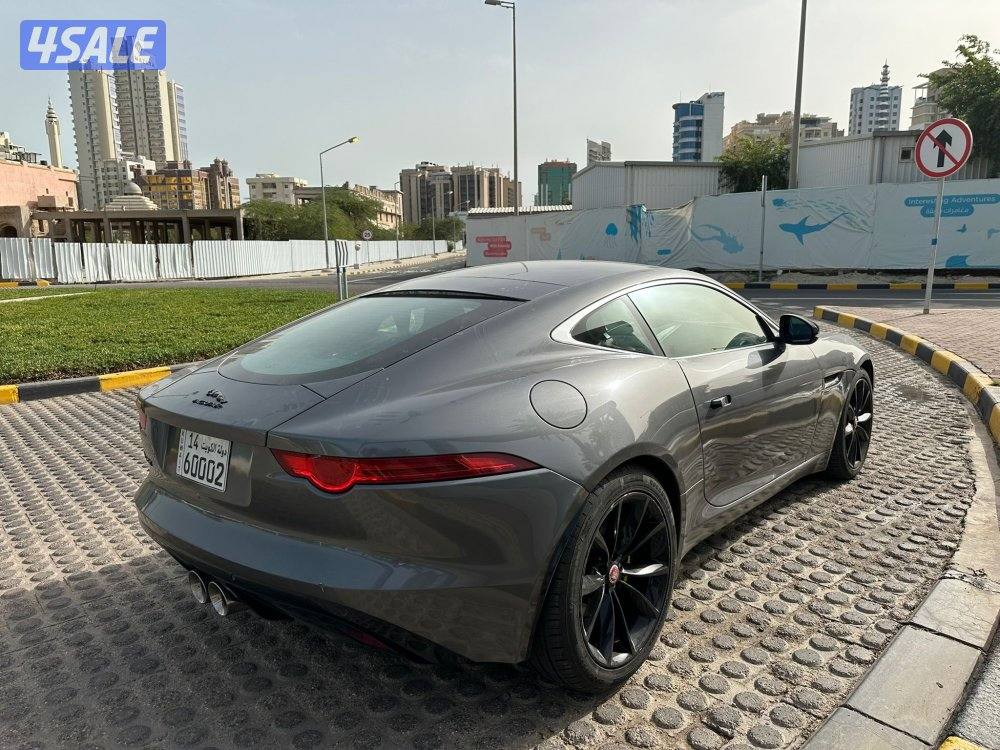 للبيع جاكور F.pace0