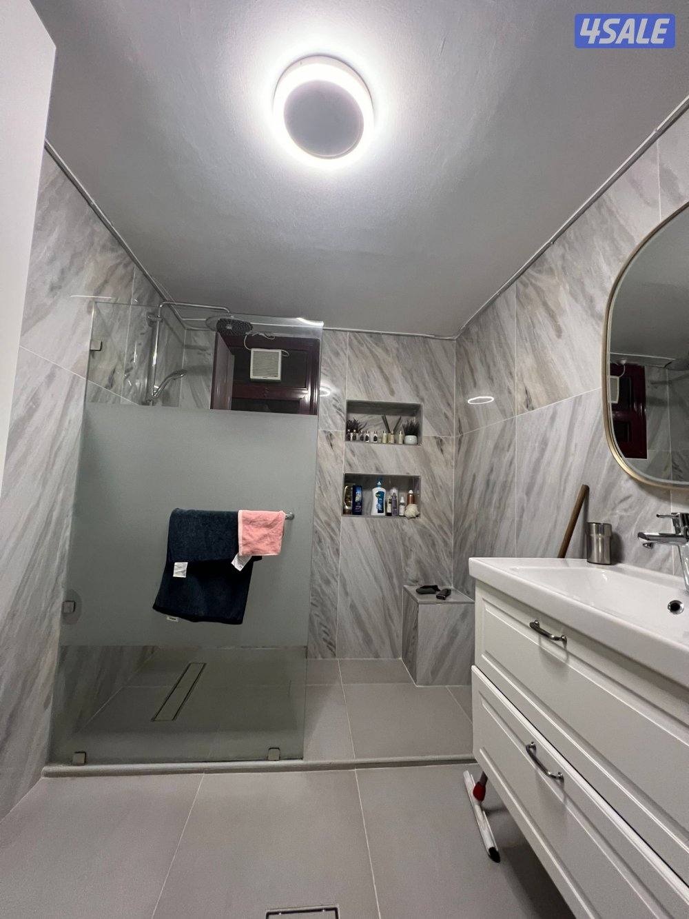 معلم باكستاني سراميك برسلان كاشي رخام تكسير تركيب حمام صباء3