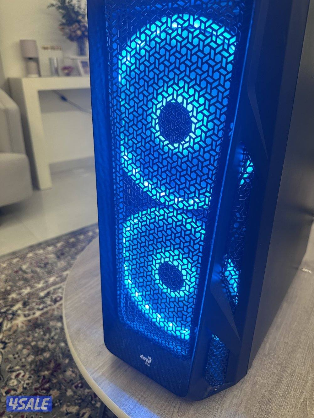 للبيع كمبيوتر قيمنق قوي1