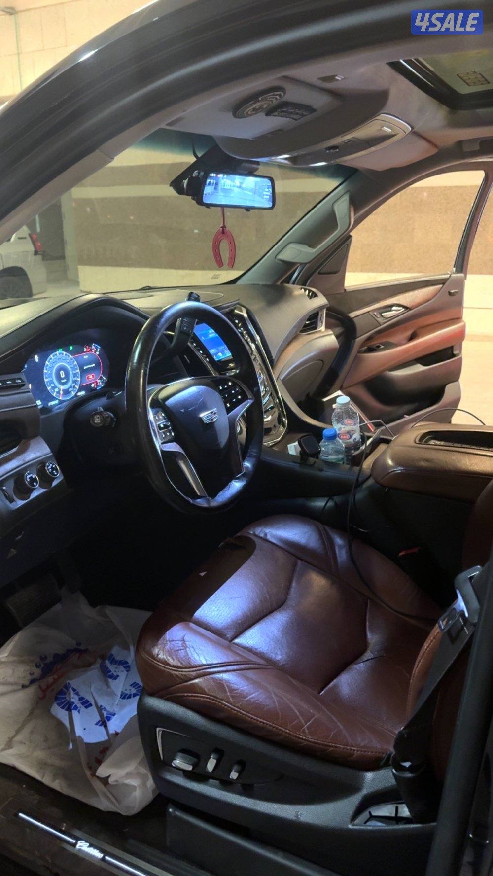 للبيع اسكاليد بريميوم اعلى فئه الفرق بينه وبين البلاتينيوم لون الداخلي4