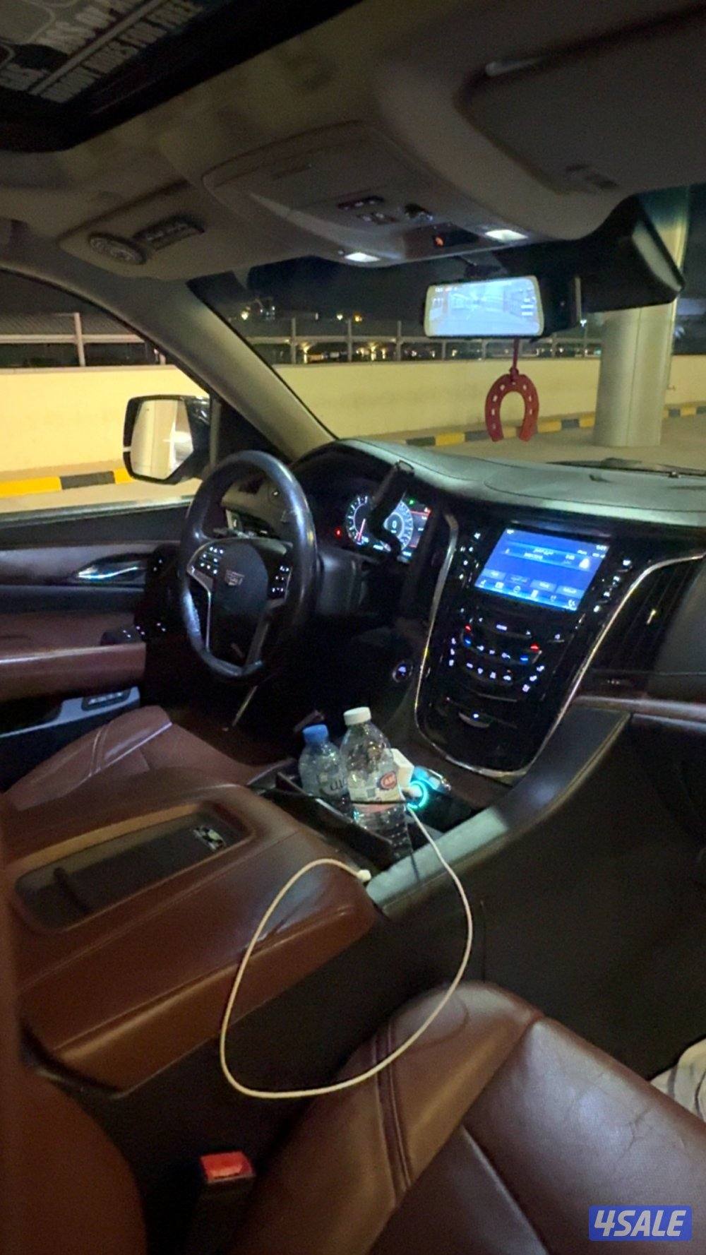 للبيع اسكاليد بريميوم اعلى فئه الفرق بينه وبين البلاتينيوم لون الداخلي5