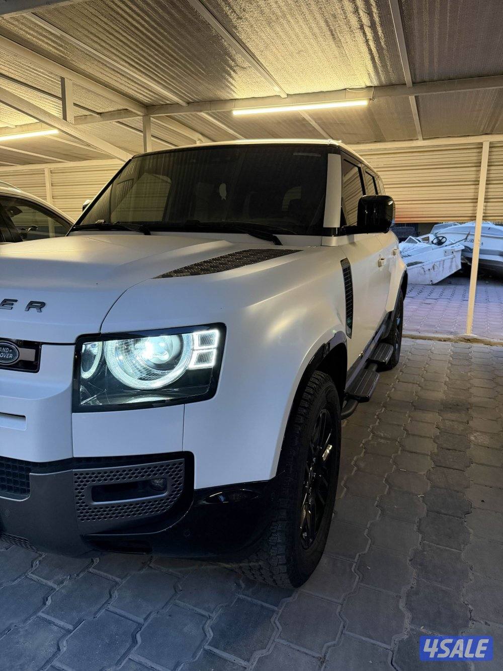 ديفندر ٤ سلندر ٢٠٢٥ ابيض واسود من برا داخلية تان اليديده فل اوبشن1