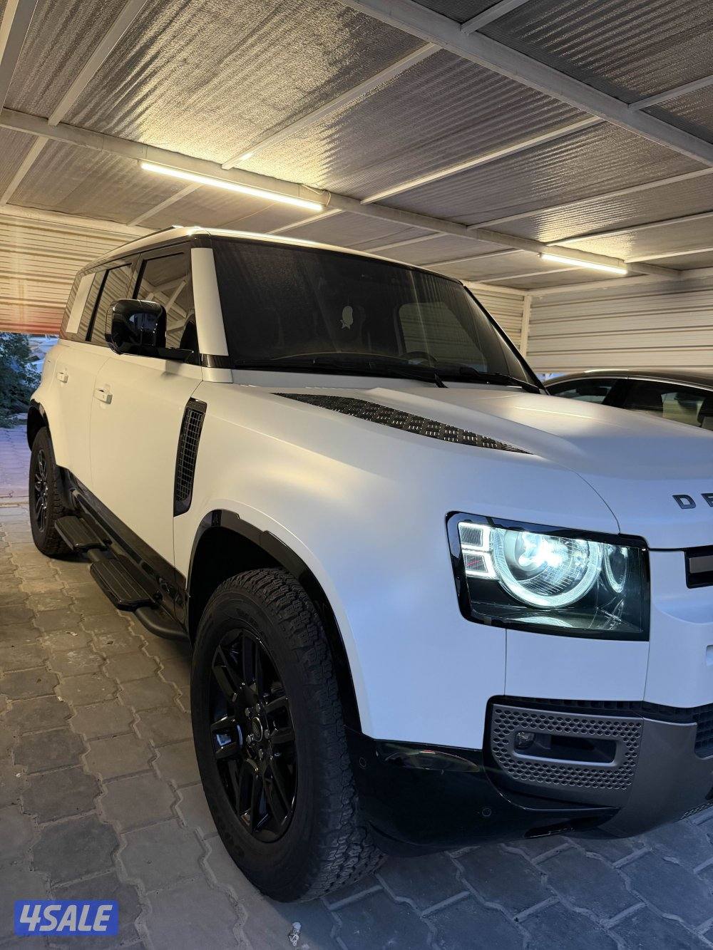 ديفندر ٤ سلندر ٢٠٢٥ ابيض واسود من برا داخلية تان اليديده فل اوبشن2