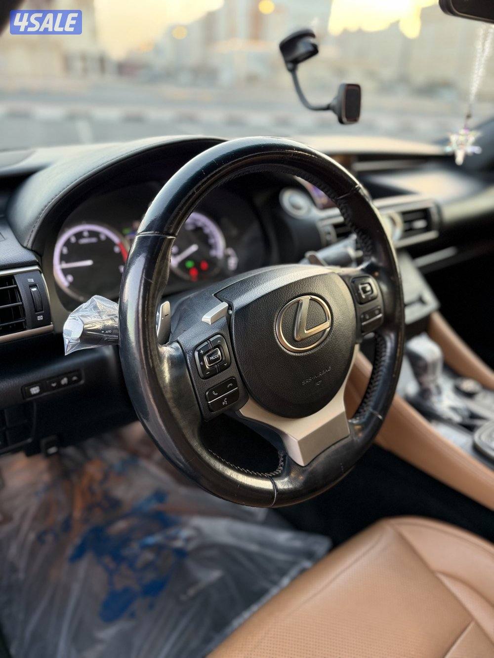 للبيع لكزس 2016 RC11
