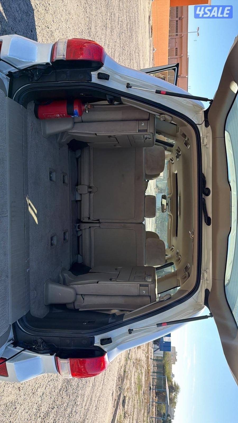 لبيع لاندكروزر GXR 2011 شرط الفحص صبغ الوكاله ماعده قطعتين كامل فل ابش4