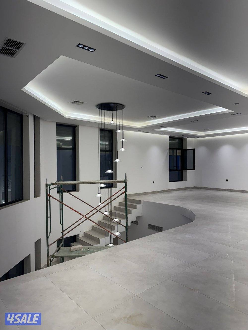 للبيع قسيمة بالمطلاع N10 تتكون من سرداب وثلاث ادوار وربع موقع زاويه3