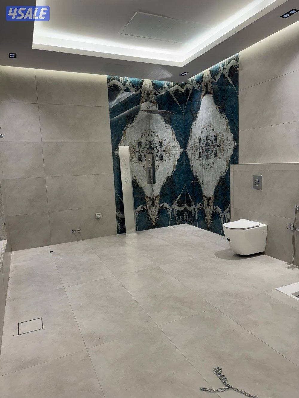 للبيع قسيمة بالمطلاع N10 تتكون من سرداب وثلاث ادوار وربع موقع زاويه7