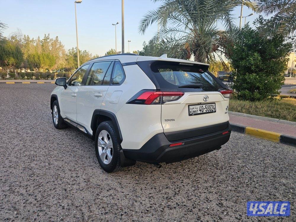 جيب تويوتا راف فور وارد الساير عداد ٨٤ الف3