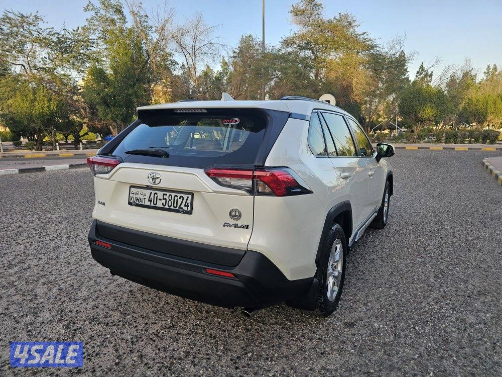 جيب تويوتا راف فور وارد الساير عداد ٨٤ الف4