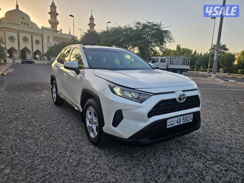 جيب تويوتا راف فور وارد الساير عداد ٨٤ الف5