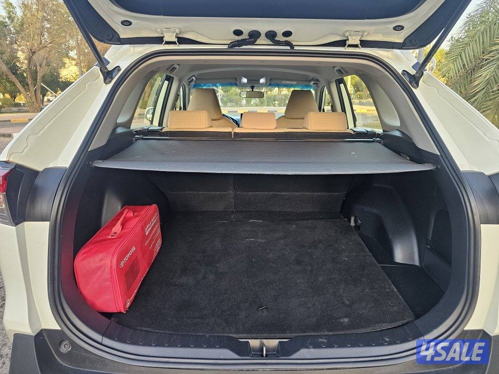 جيب تويوتا راف فور وارد الساير عداد ٨٤ الف9