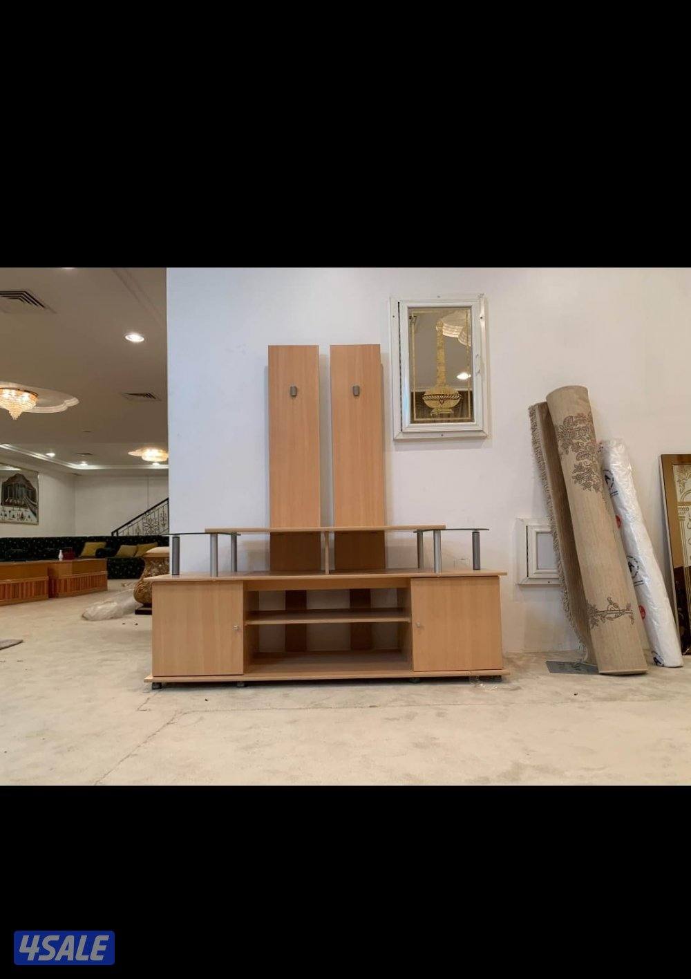 للبيع طاولة وسط و كونسيول استقبال و فريزر و طاولة تلفزيون0