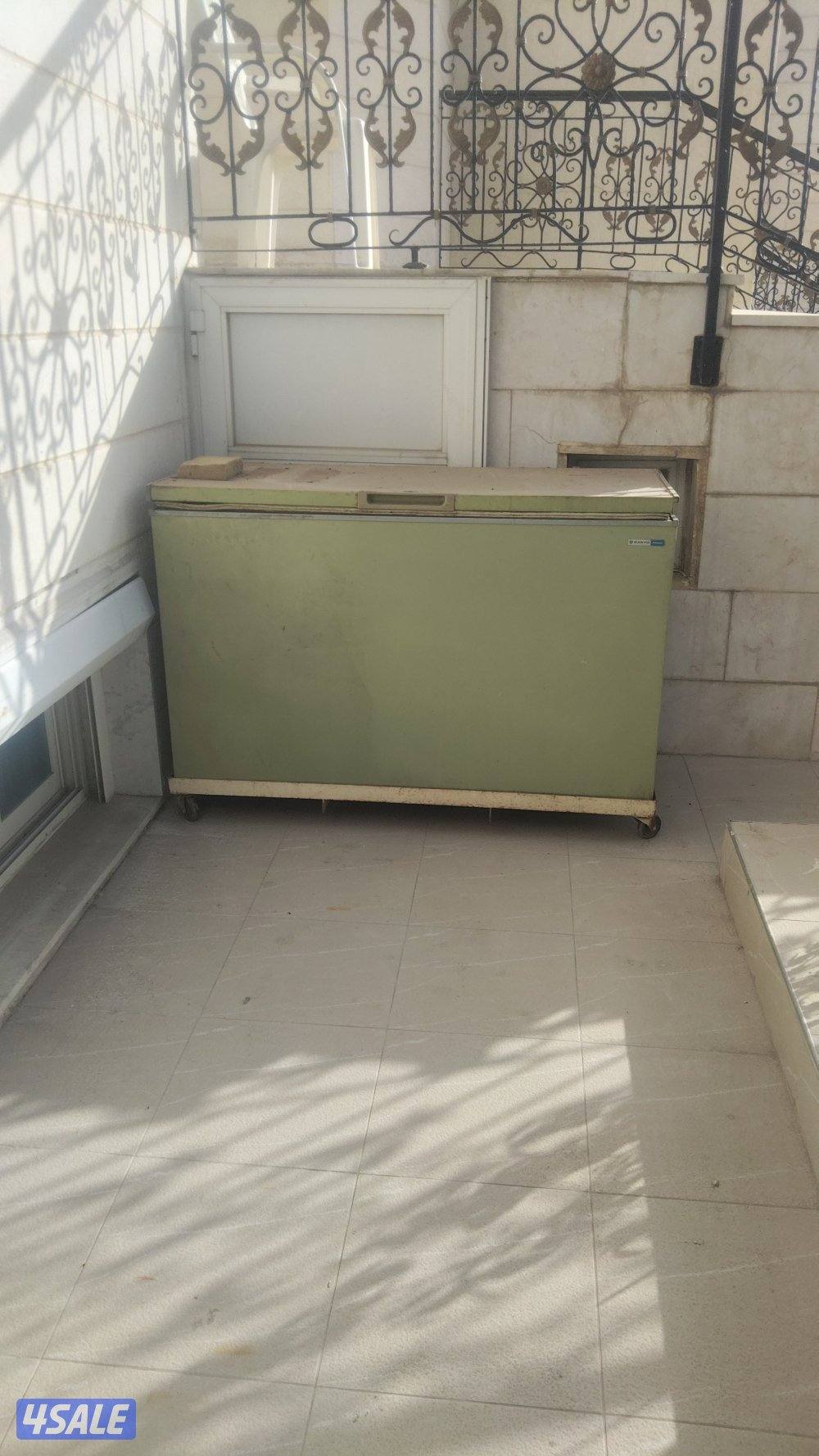 للبيع طاولة وسط و كونسيول استقبال و فريزر و طاولة تلفزيون6