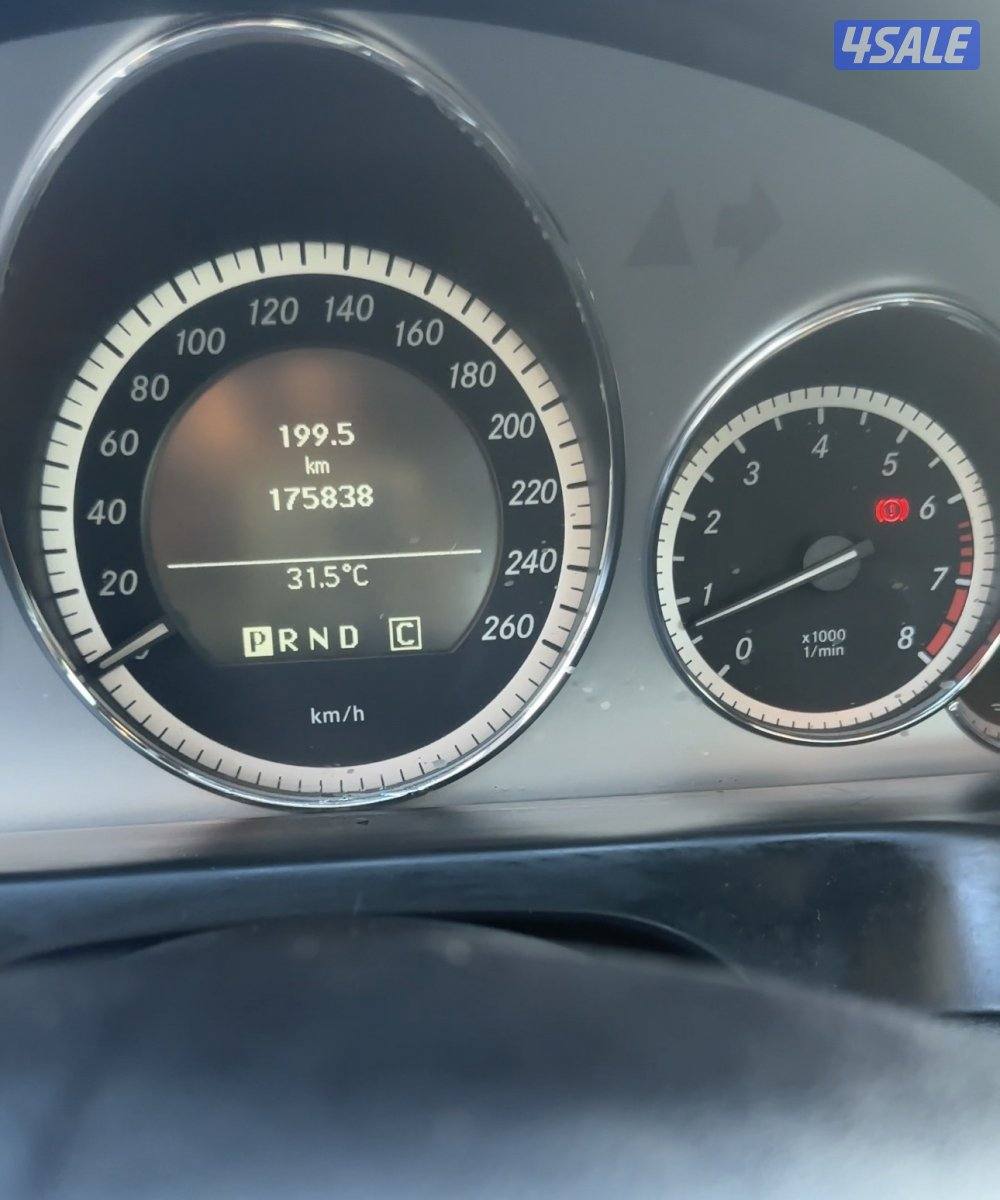 مرسيدس البشر 2010 كوبيه E35010