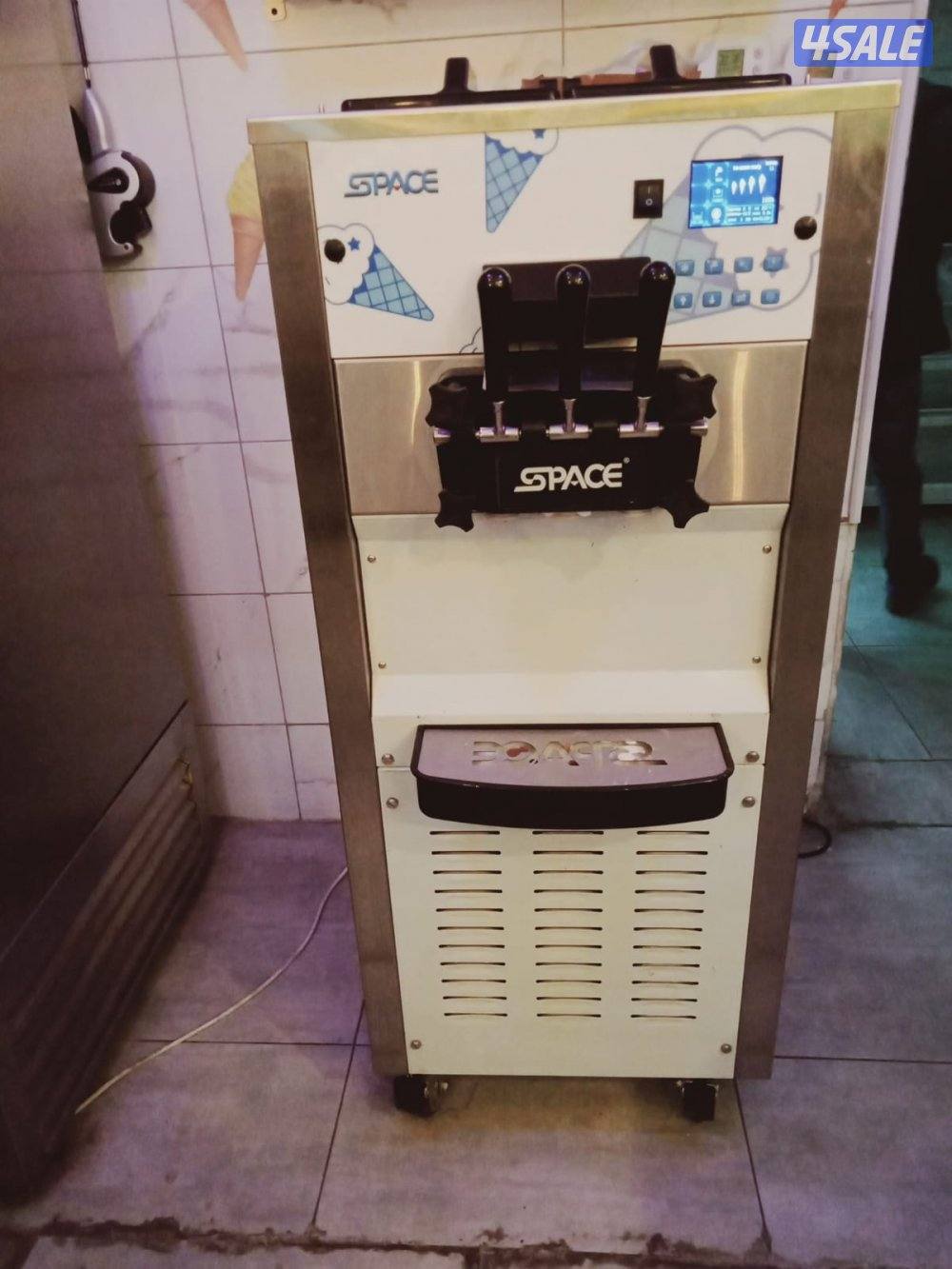 مكينة ايس كريم لم تستخدم السعر ١٢٠٠1