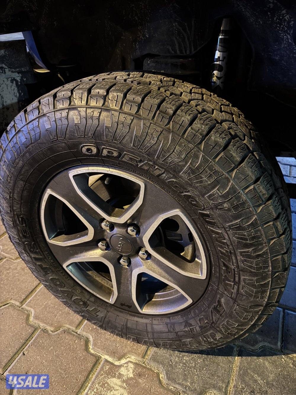 اربع تواير تويو 275 r17 65 استعمال تقريباً ٣ اشهر0