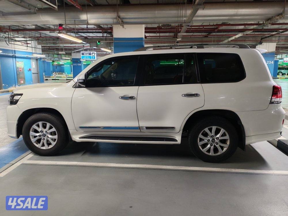 لاند كروزر, 2017  جلد الساير1