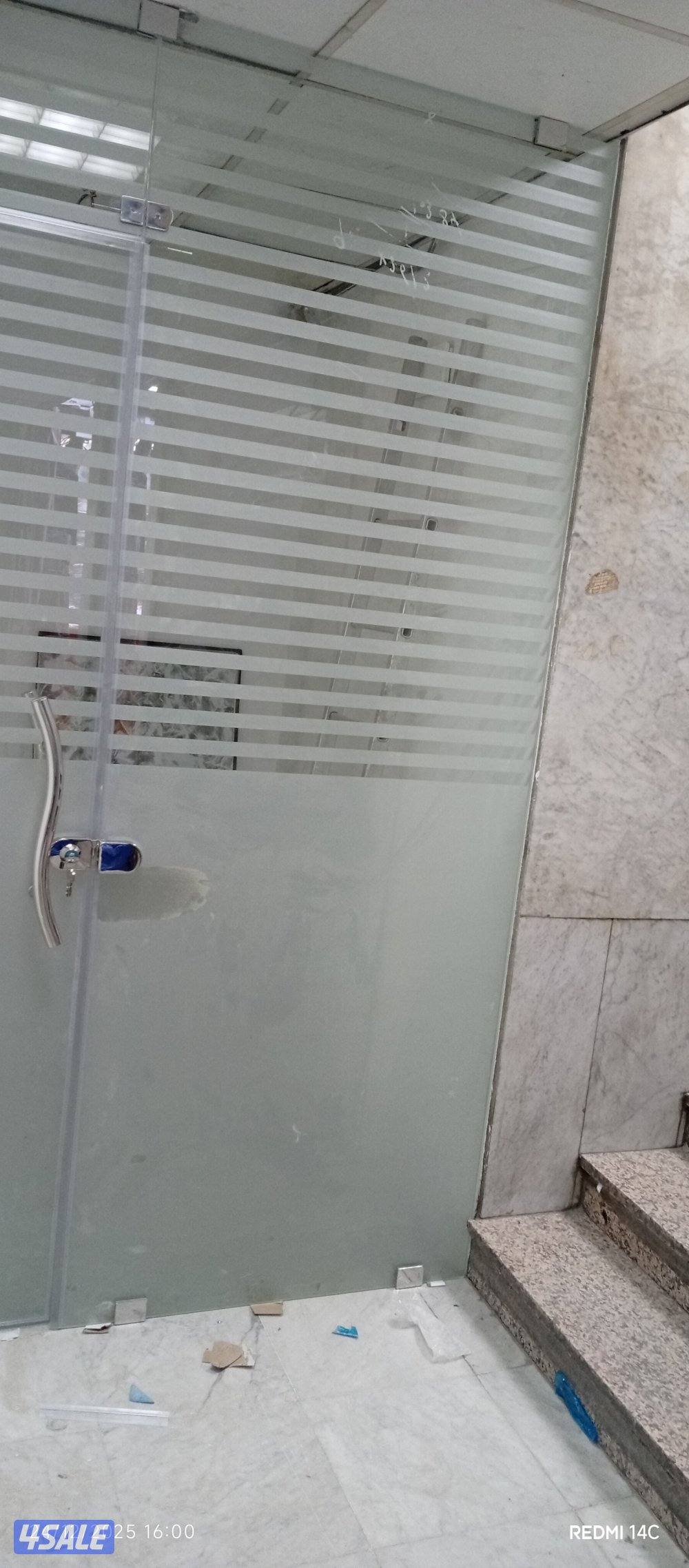 زجاج ومرايا ابواب وشبابيك وطاولات طعام وشاور بكس1