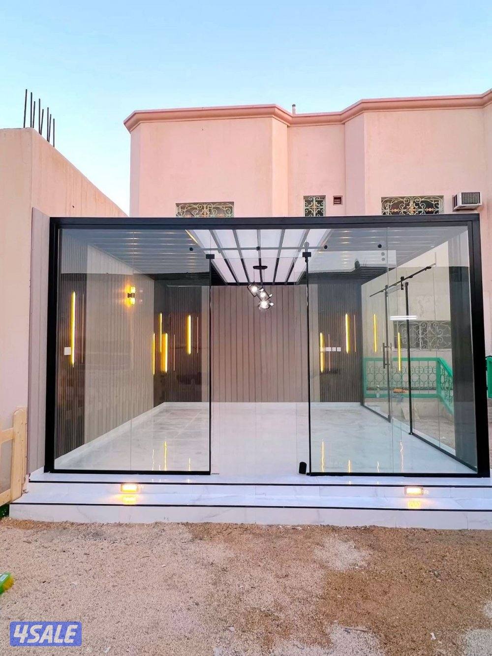 فني تركيب زجاج سكريت ومرايا دربزين شاور بكس جميع انواع الزجاج0