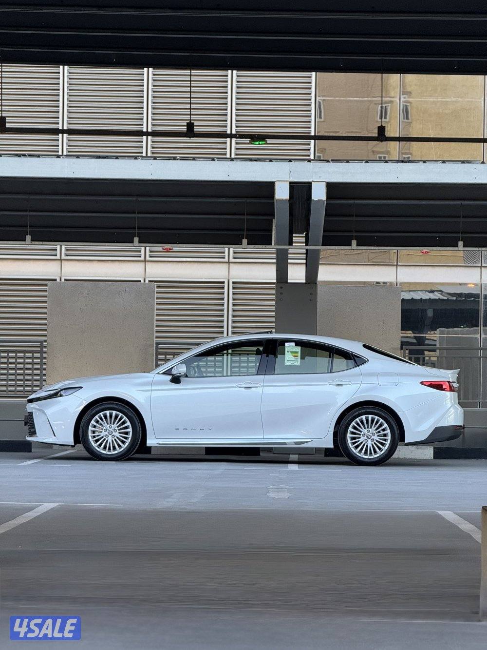 Camry LE / 2025 / اصفار / فئة الوسط2