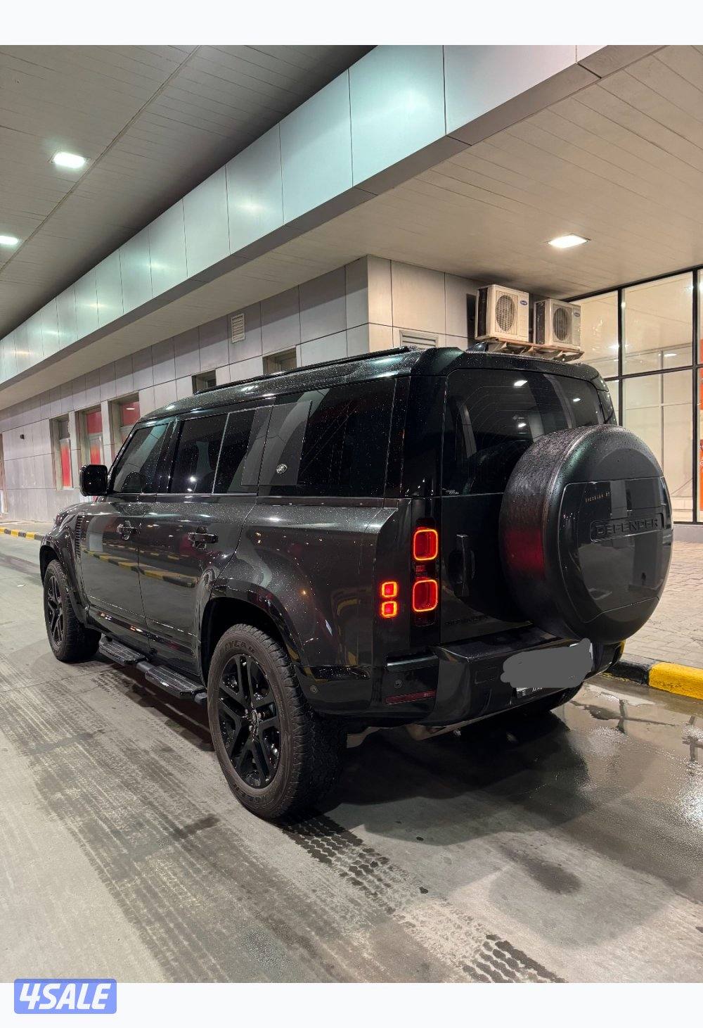 للبيع ديفندر HSE موديل ٢٠٢٤ ماشي ٣٩ سته سلندر اللون كاربثيان1