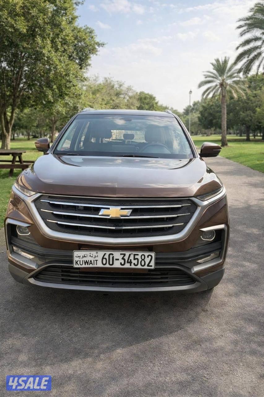 Chevrolet Captiva  7 seater compact SUV Auburn Brown color0