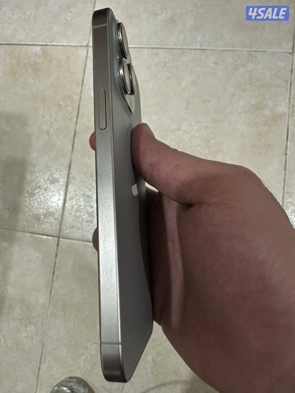 ١٥ برو ماكس نظيف جدا مساحه ٢٥٦ بطاريه ٩٠1