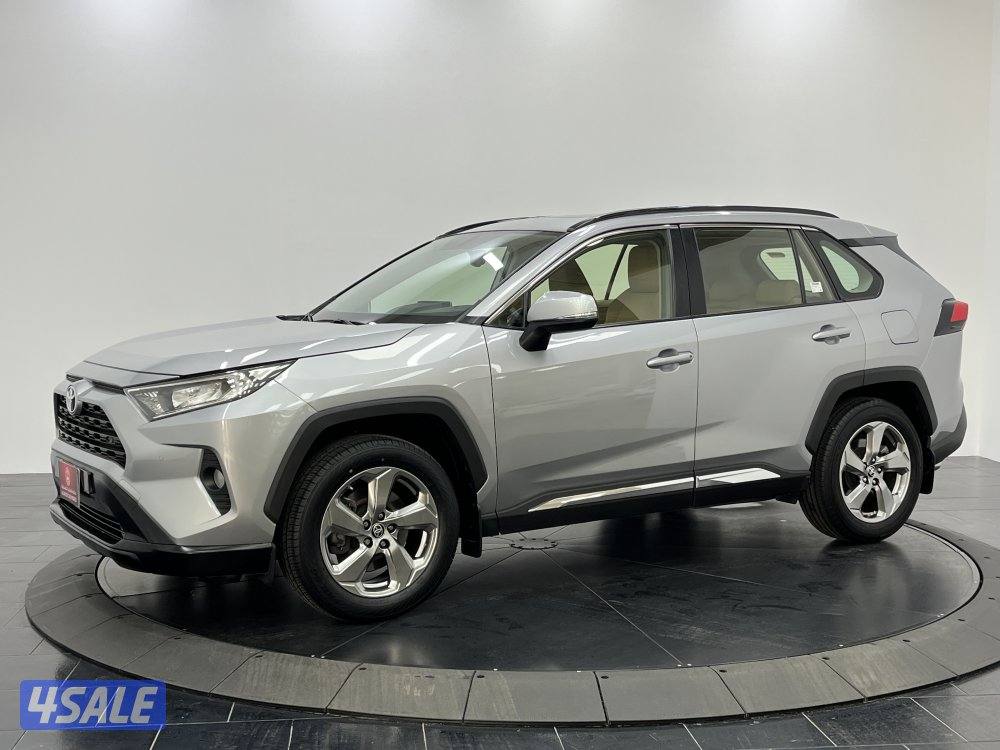 TOYOTA RAV401 4X2 MID OPTION0