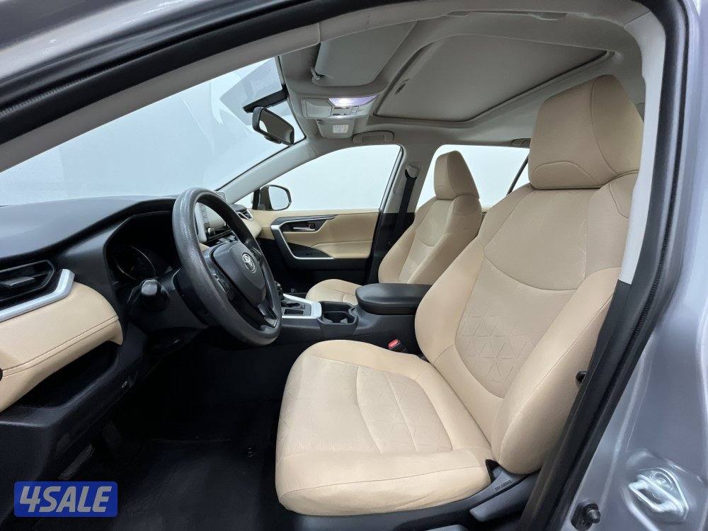 TOYOTA RAV401 4X2 MID OPTION4