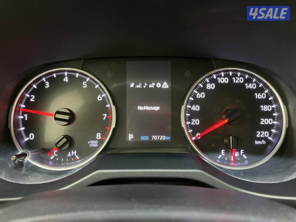 TOYOTA RAV401 4X2 MID OPTION6