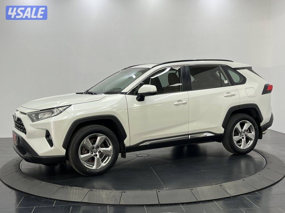 TOYOTA RAV401 4X2 MID OPTION0