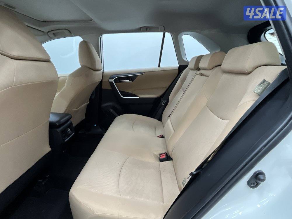 TOYOTA RAV401 4X2 MID OPTION3