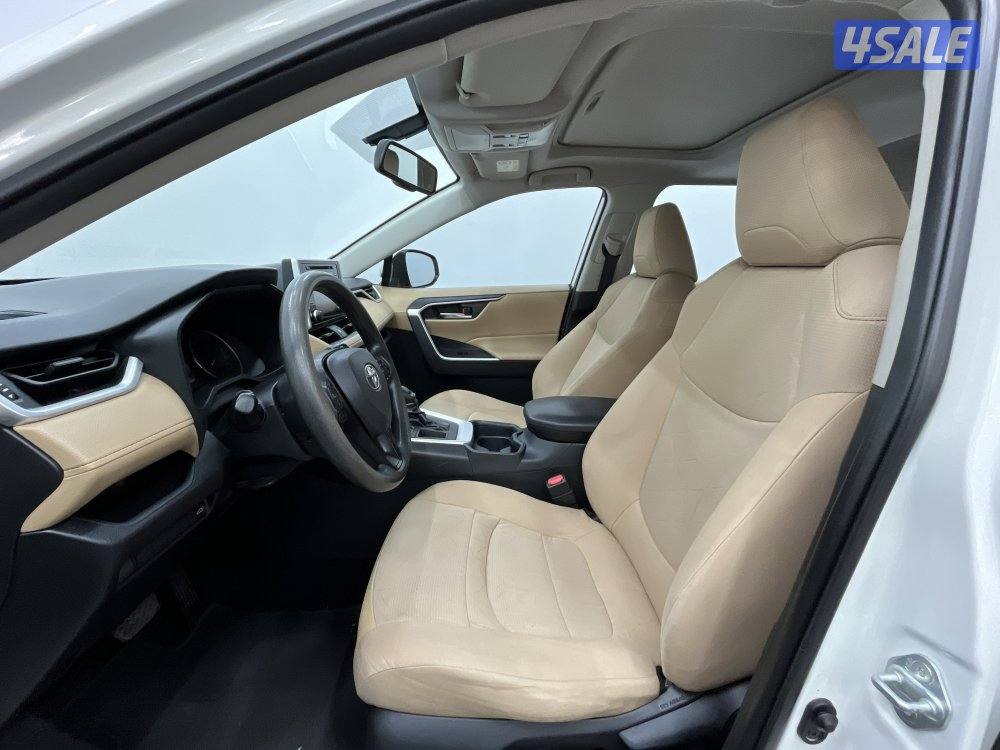 TOYOTA RAV401 4X2 MID OPTION4