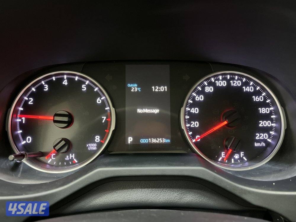 TOYOTA RAV401 4X2 MID OPTION6