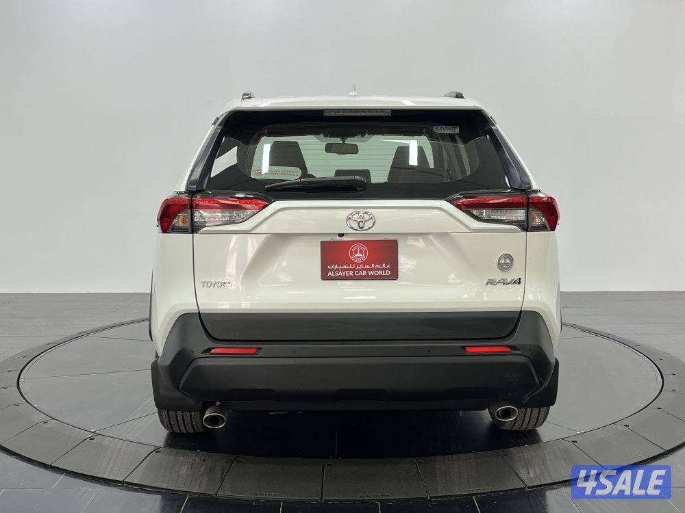 TOYOTA RAV401 4X2 MID OPTION8