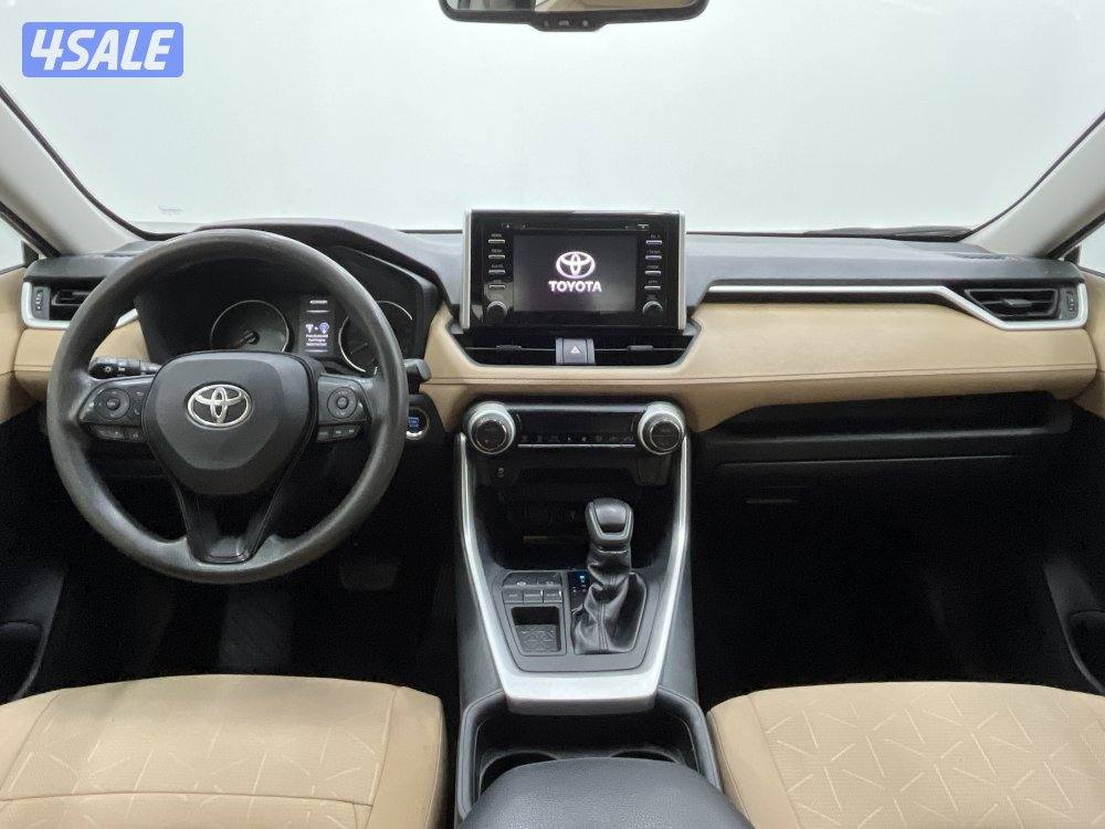 TOYOTA RAV401 4X2 MID OPTION11