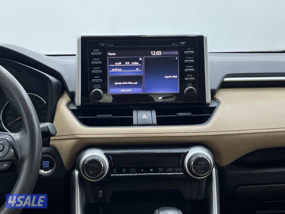 TOYOTA RAV401 4X2 MID OPTION13