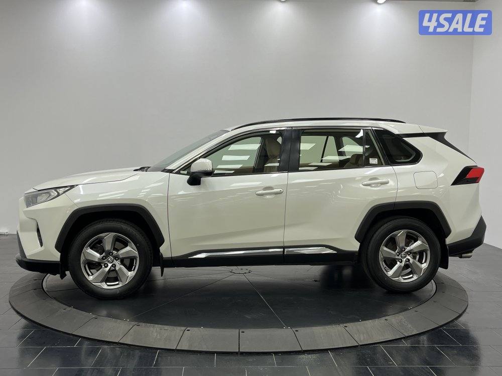 TOYOTA RAV401 4X2 MID OPTION2