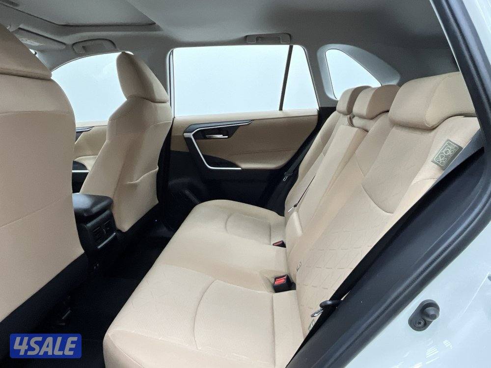 TOYOTA RAV401 4X2 MID OPTION3