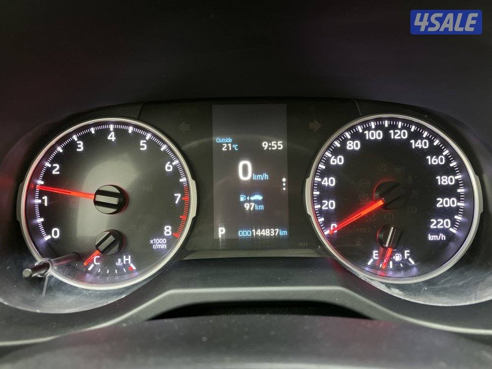 TOYOTA RAV401 4X2 MID OPTION6