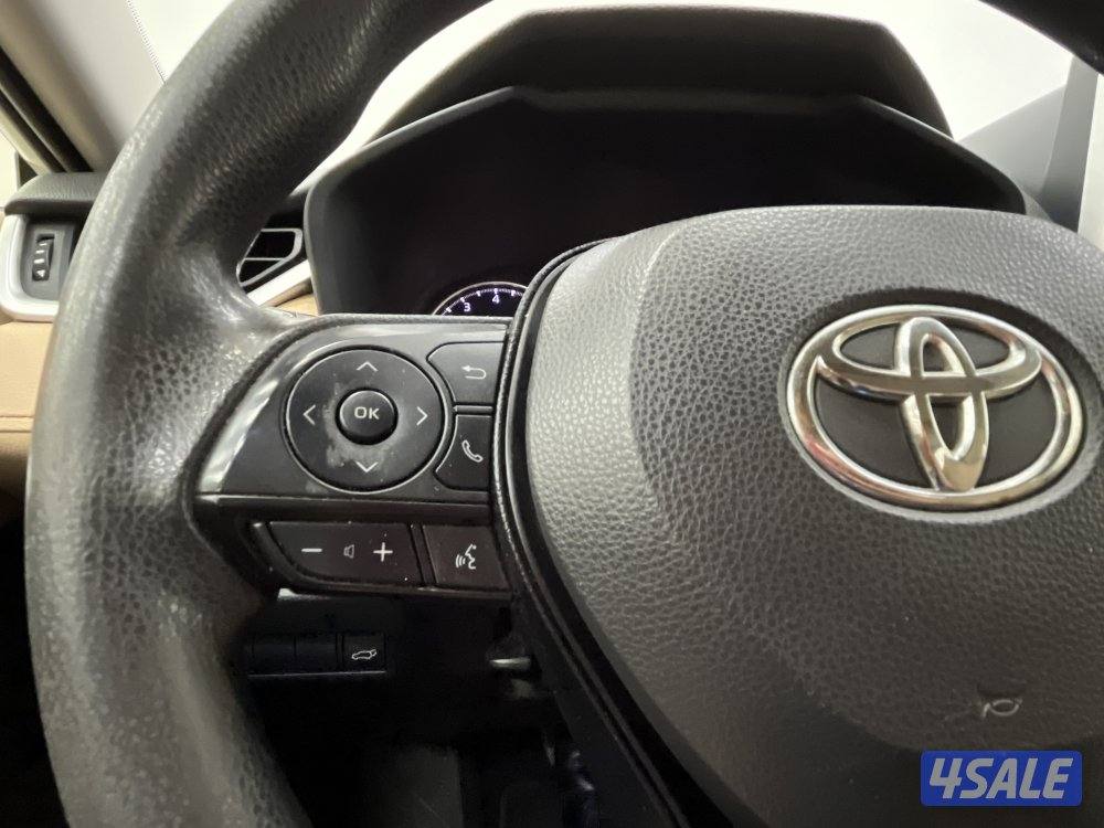 TOYOTA RAV401 4X2 MID OPTION7