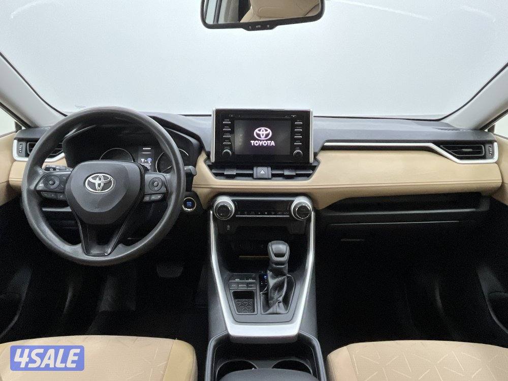 TOYOTA RAV401 4X2 MID OPTION11