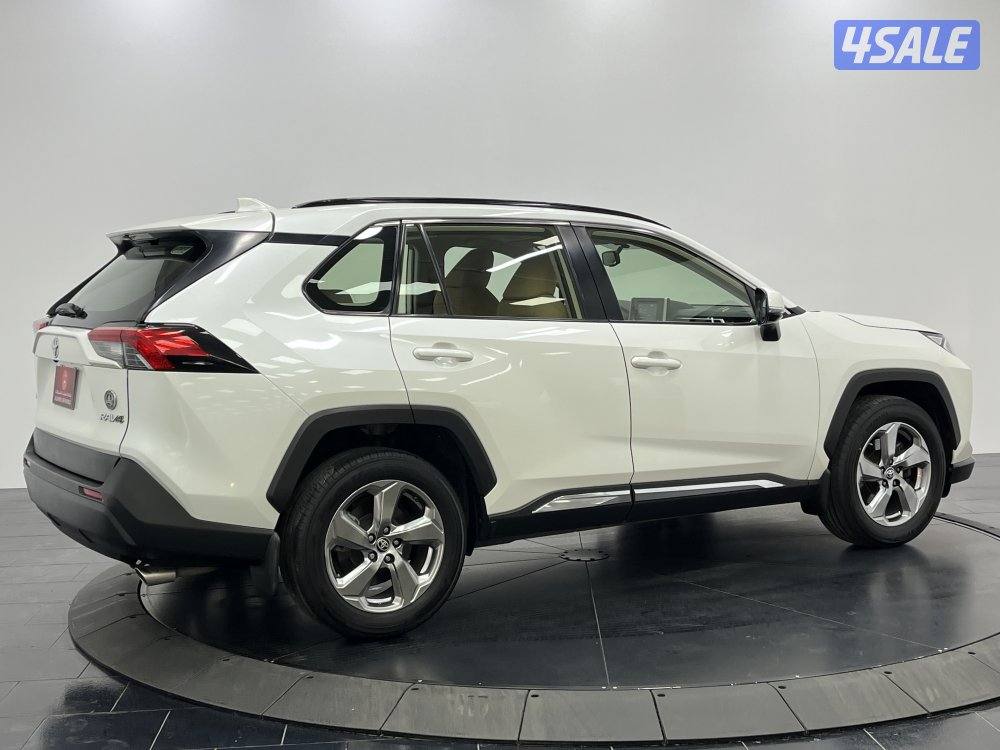 TOYOTA RAV401 4X2 MID OPTION14