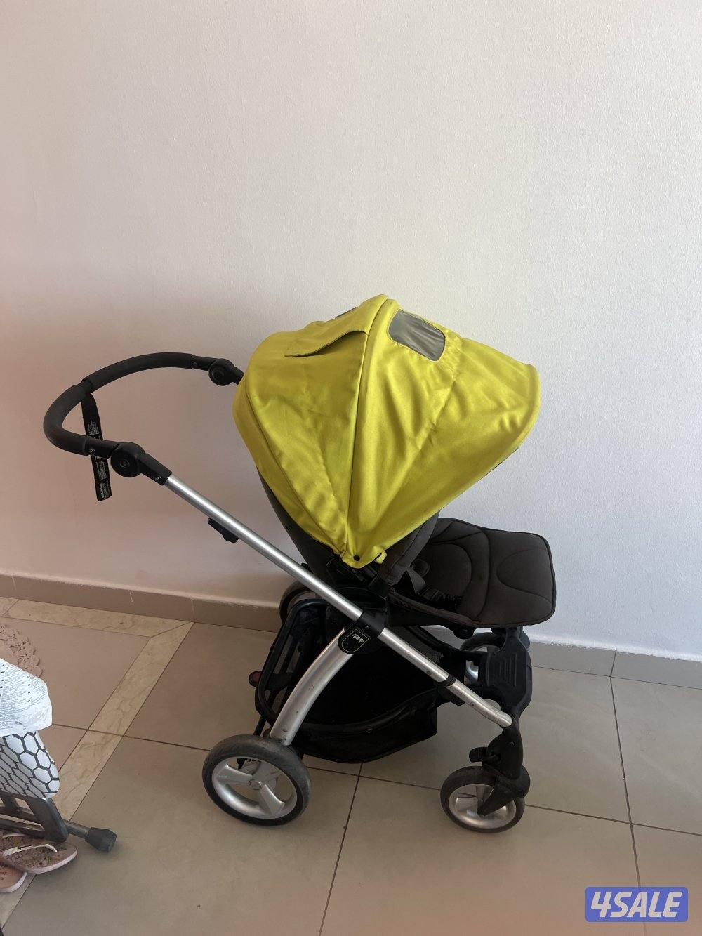 عرباية طفل مع كرسي سيارة0